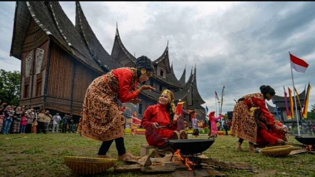 Bukan Sekadar Rendang, 5 Ton Bantuan Sumbar Jadi 'Pelukan Hangat' untuk NTT
