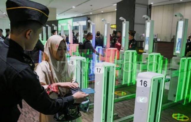 Lewat Imigrasi Cuma 15 Detik, Autogate Kini Hadir di 12 Bandara dan Pelabuhan Indonesia