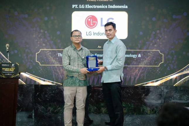 PT LG Electronics Indonesia Raih The Best Excellence in Smart Inverter Technology & Consumer Trust Leadership di Industry Award 2026