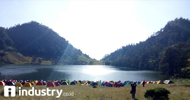 Mendaki Gunung Semeru dan Menuju Ranu Kumbolo yang Eksotis