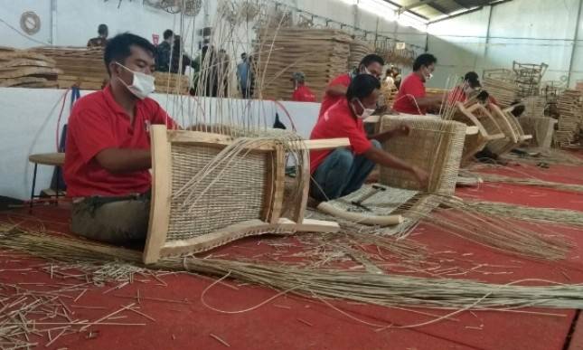 Target Ekspor USD 5 Miliar Industri Mebel dan Kerajinan Terganjal Bahan Baku