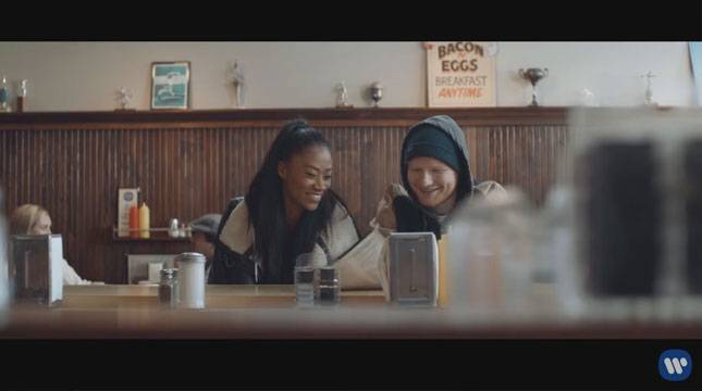 Rilis Video Musik Terbaru, Ed Sheeran Jadi Petinju dan Pesumo 