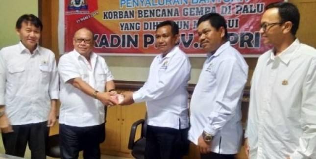 Kadin Kepri Serahkan Bantuan Tunai untuk Rehabilitasi Rumah Ibadah di Palu