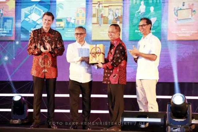 Menristekdikti Sebut Potensi Rp 8 Triliun dari Tabungan Mahasiswa