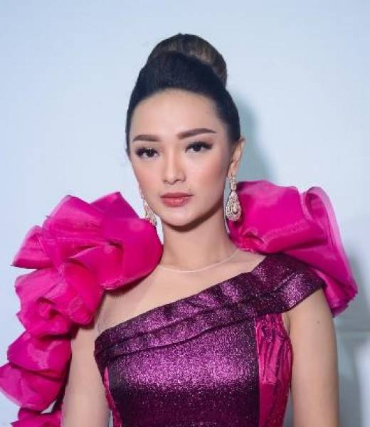 Zaskia Gotik- Siti Badriah Peroleh Penghargaan Top List Langit Musik       
