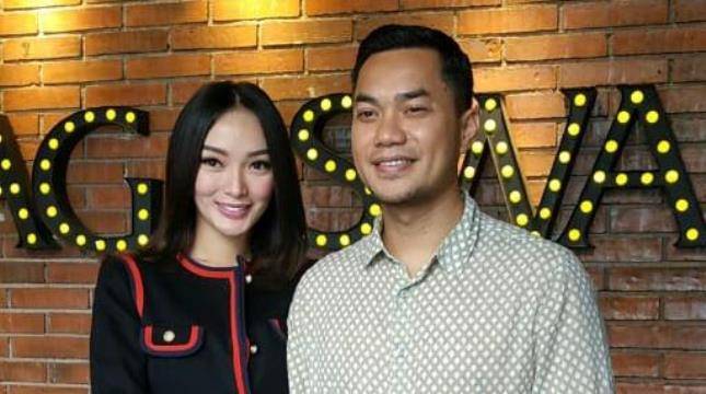 Akhirnya Cinta Zaskia Gotik Berlabuh Pada Sirajudin Mahmud 