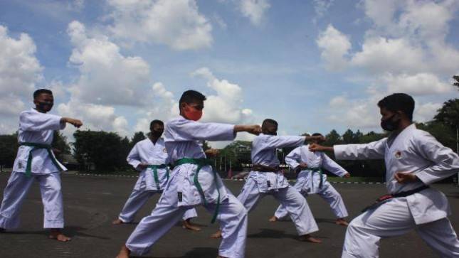 Prajurit Yonif 4 Marinir Latihan Beladiri Karate