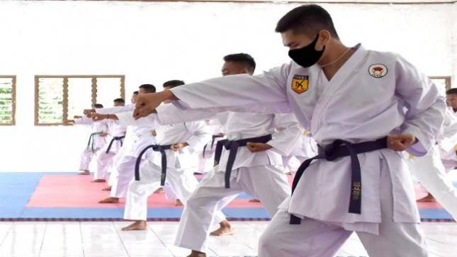 Prajurit Marinir Gurita Cakti Laksanakan Latihan Karate