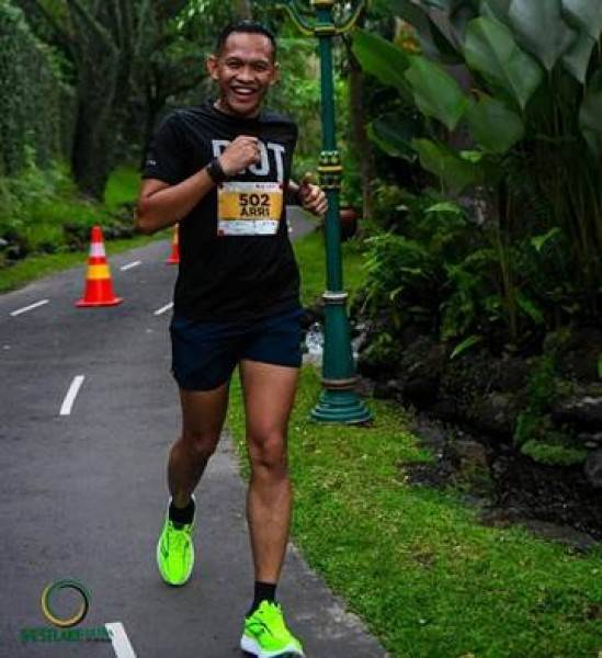 Arri Prima Berlari Puluhan Kilometer untuk Berbuat Baik