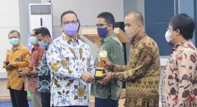 Gubernur DKI Anies Baswedan Serahkan  Anugerah Jurnalistik Mohammad Husni Thamrin ke-47 2021 