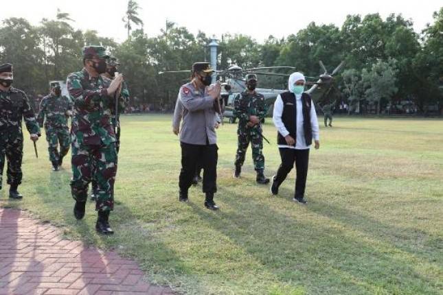 Panglima TNI Marsekal Hadi Tjahjanto Apresiasi Para Santri Pesantren Tebuireng Antusias Laksanakan Vaksinasi