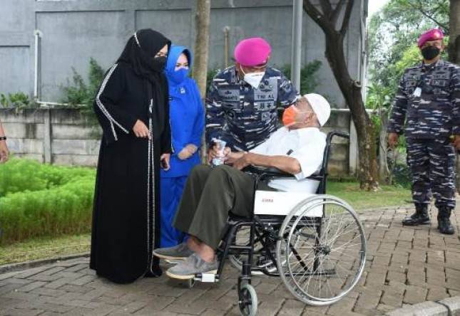 Korps Marinir Laksanakan Vaksinasi kepada Masyarakat Cilangkap Jakarta