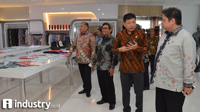 Rehat Tengah Hari, IHSG Ditutup Naik ke Posisi 6.520