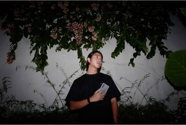 5 Tips Memaksimalkan Gagdet saat Berlibur ala Iqbaal Ramadhan