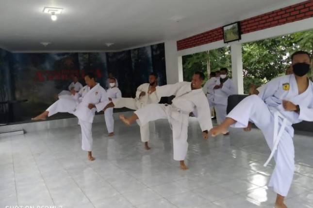 Prajurit Puslatpur Marinir-6 Antralina Tingkatkan Kemampuan Bela Diri Karate