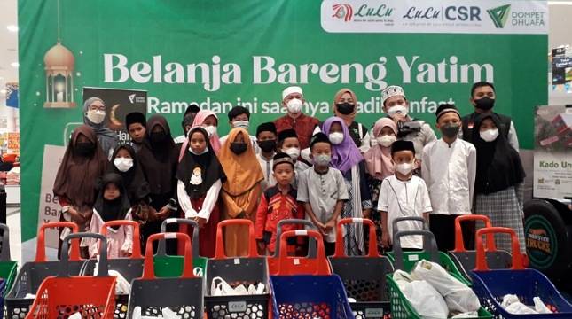Muliakan Anak Yatim, Dompet Dhuafa Ajak Anak Yatim Berbelanja Bersama Lulu Hypermarket
