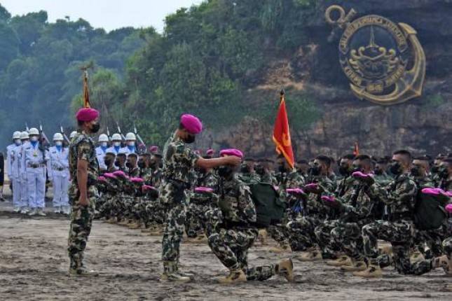 Ratusan Prajurit Bintara Remaja Resmi  Gunakan Baret Ungu Korps Marinir