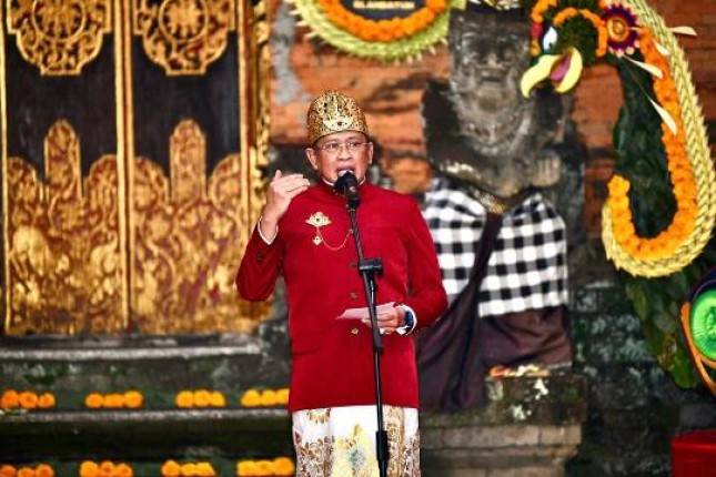 Ketua MPR RI Dukung Gerakan Peduli Lingkungan Solo Triathlon The Rising Tide