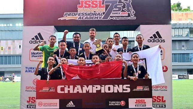 Hebat! Asiana Soccer School SSB Besutan Menperin Agus Berhasil Juarai Turnamen JSSL Singapore, Merah Putih Berkibar....