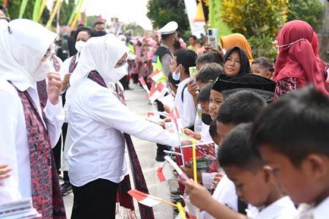 Ibu Iriana Jokowi dan Ibu Wury Tinjau KBM di TK Pertiwi Kliwonan 1 Sragen