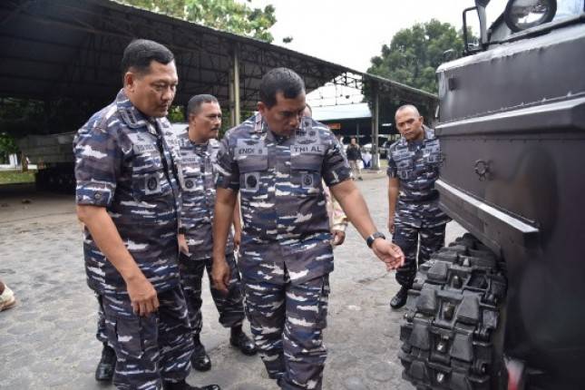 Korps Marinir Menerima Penyerahan Suku Cadang Ranpur K 61 TA 2022