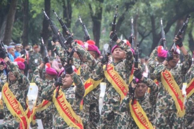 Di Hadapan Presiden Jokowi  Tim Kolone Senapan Yonif 6 Marinir Unjuk Kebolehan
