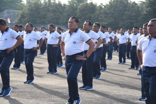 KASAL Laksamana TNI Yudo Margono Olahraga Bersama Prajurit dan PNS Korps Marinir Jakarta