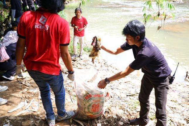 Gandeng Komunitas Ciliwung Depok, SiCepat Ekspres Gelar Aksi Bersih-Bersih Sungai Ciliwung