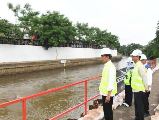 Presiden Jokowi Tinjau Pembangunan Sodetan Kali Ciliwung ke Kanal Banjir Timur