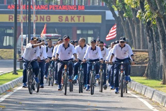 Dankormar Mayjen TNI (Mar) Nur Alamsyah Olahraga Bersama Prajurit Petarung Marinir Pasmar 2