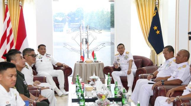 Command Philippine Navy Kunjungi Sarang Petarung Korps Marinir Cilandak 