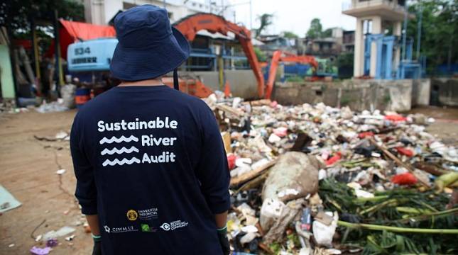Riset: Sampah Plastik Air Mineral Menumpuk, Mengotori Kota dari Medan Hingga Bali