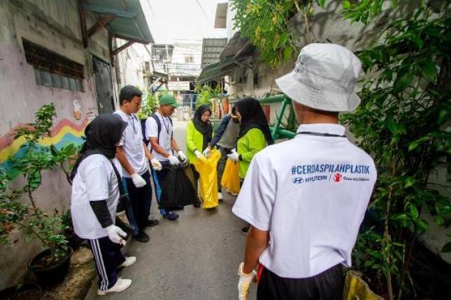 Hari Peduli Sampah Nasional: Save the Children dan Child Campaigner Jakarta Inisiasi Aksi Bersih dan Pilah Plastik di Sunter Jaya dan Sunter Agung. 