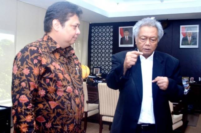 Ekspor Bahan Baku Rotan dan Kayu Matikan Industri Mebel Kerajinan Nasional