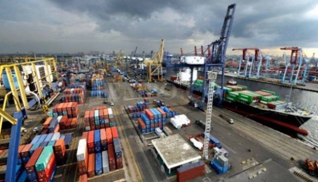 Arus Peti Kemas di Pelabuhan Priok Turun 5,13 %, IPC Sebut Corona Biang Keladinya