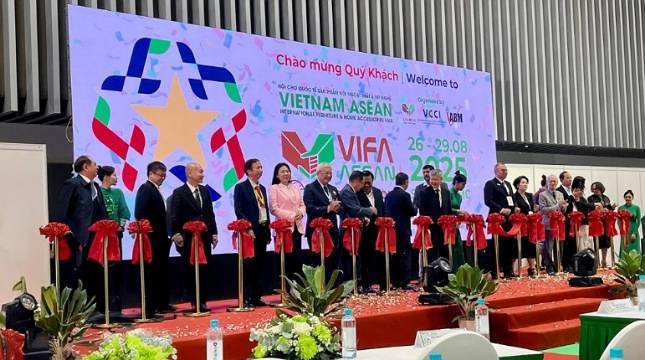 Kuatkan Posisi RI di Pasar Global, Enam Anggota HIMKI Mejeng di VIFA ASEAN 2025 Vietnam