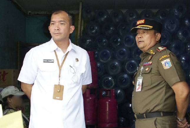 Temukan Cemaran Bakteri, Satpol PP Tutup Depot Air Isi Ulang Tak Berizin