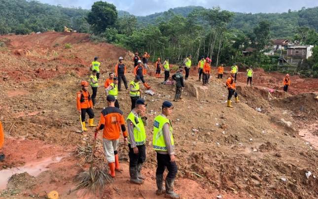 DMC Dompet Dhuafa Intensifkan Pencarian Korban Longsor di Cilacap dan Banjarnegara