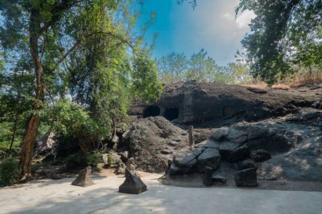 Mengurai Narasi Mistis di Balik Goa Selomangleng