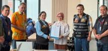 Rapat Koordinasi sekaligus penyerahan secara simbolis dan sosialisasi Kepmenko PMK Nomor 20 Tahun 2026 di Kantor BPBD Provinsi Jawa Barat, Kota Bandung, Senin (23/6/2026)