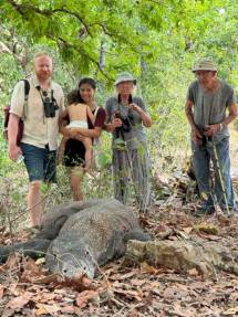 Foto: pemandu wisata resmi Komodo Trekker sekaligus Ketua Dewan Pimpinan Cabang (DPC) Himpunan Pramuwisata Indonesia (HPI) Kabupaten Manggarai Barat. Komodo Trekker &mdash; Your Gateway to the Wonders of Komodo National Park. 