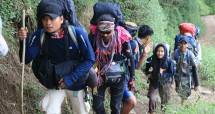 Para Pendaki ke Gunung Semeru (Foto: Sendy Aditya Saputra)