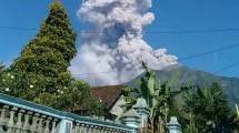 Merapi Erupsi, Masyarakat Diminta Jauhi Radius 3 Km Dari Puncak