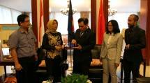 Duta Besar Indonesia untuk RRT, HE Djauhari Oratmangun bersama Komisaris PT Garam Eniya Listiani Dewi (Foto: Dok. Industry.co.id)