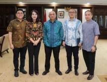 Menkop Akan Patahkan Dominasi Susu Impor