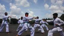 Prajurit Yonif 4 Marinir Latihan Beladiri Karate