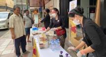 Ibu ibu Kebaya Foundation beraksi dengan Menjual Makanan Berbuka dengan Harga Murah