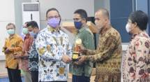 Gubernur DKI Anies Baswedan Serahkan Anugerah Jurnalistik Mohammad Husni Thamrin ke-47 2021 