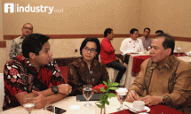 Menkeu Sri Mulyani Indrawati bersama Politisi Maruarar Sirait dan Pengusaha Chairul Tanjung saat hadir dalam Simposium Nasional di Balai Kartini, Jakarta, Senin (14/8/2017). Foto (Rizki Meirino)