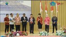 Kepala Perpusnas M. Syarif Bando bersama Bupati Evangeline Sasingen saat meresmikan perpustakaan Sitaro Sulsel 